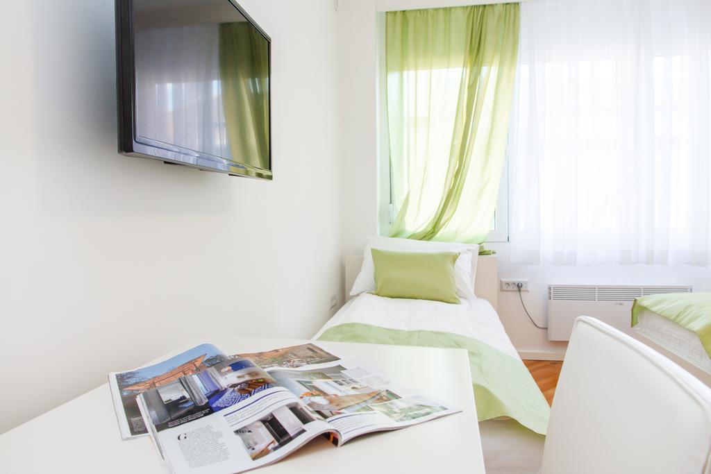 Central Belgrade Apartments 3 Quarto foto